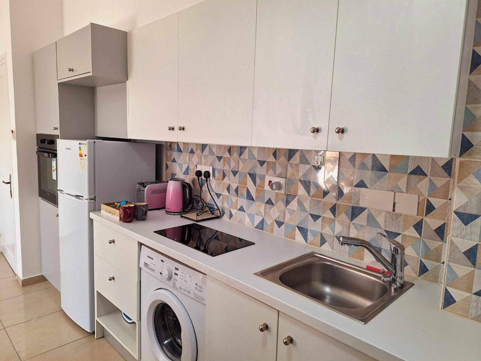 Stylish Apt Kato Paphos Close To Beach & Vibrant Harbor Life Esterno foto