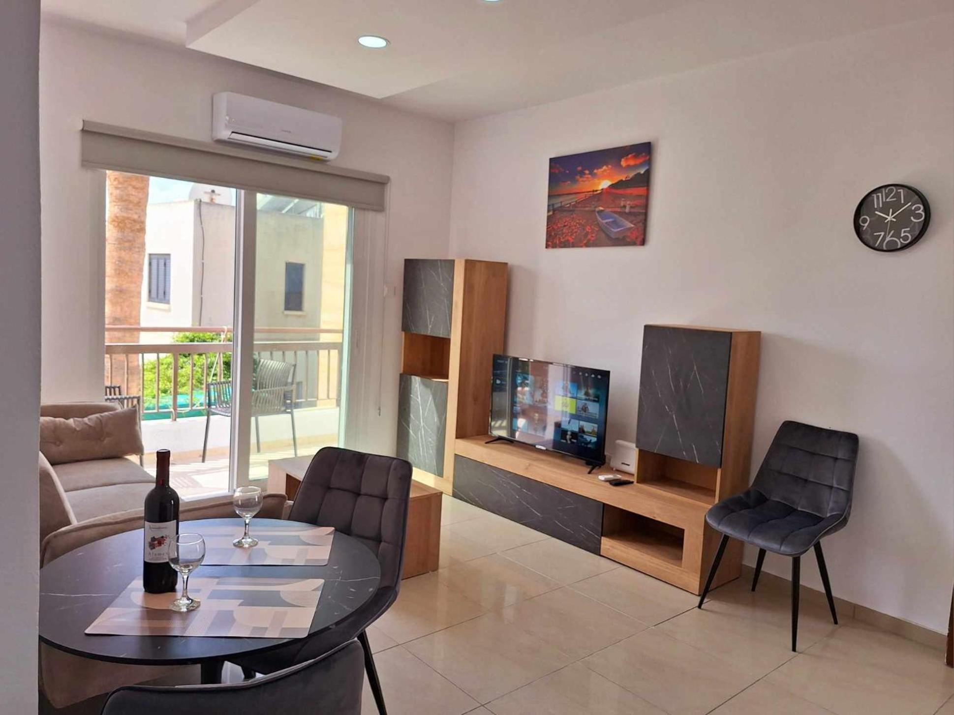 Stylish Apt Kato Paphos Close To Beach & Vibrant Harbor Life Esterno foto