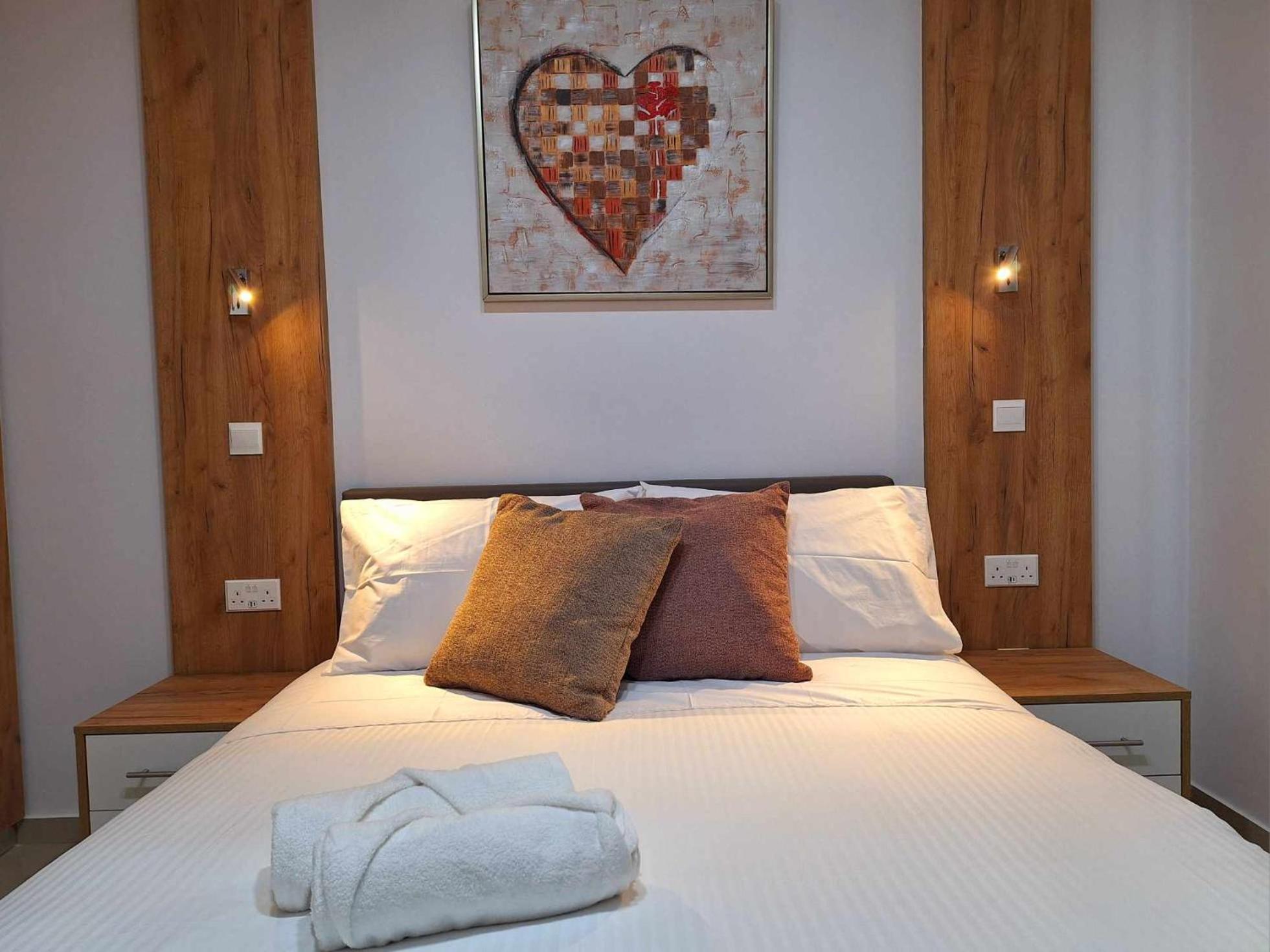 Stylish Apt Kato Paphos Close To Beach & Vibrant Harbor Life Esterno foto