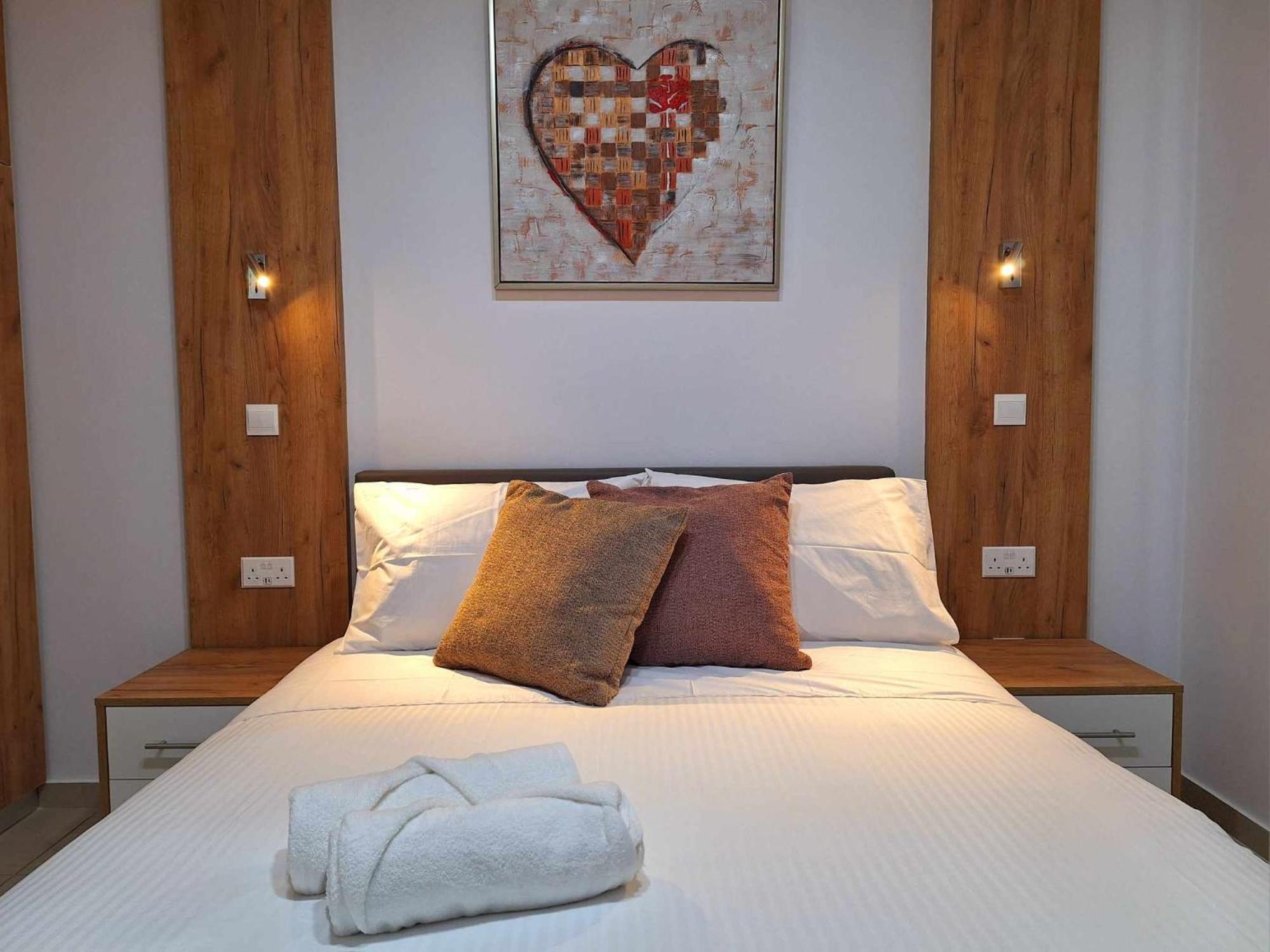 Stylish Apt Kato Paphos Close To Beach & Vibrant Harbor Life Esterno foto