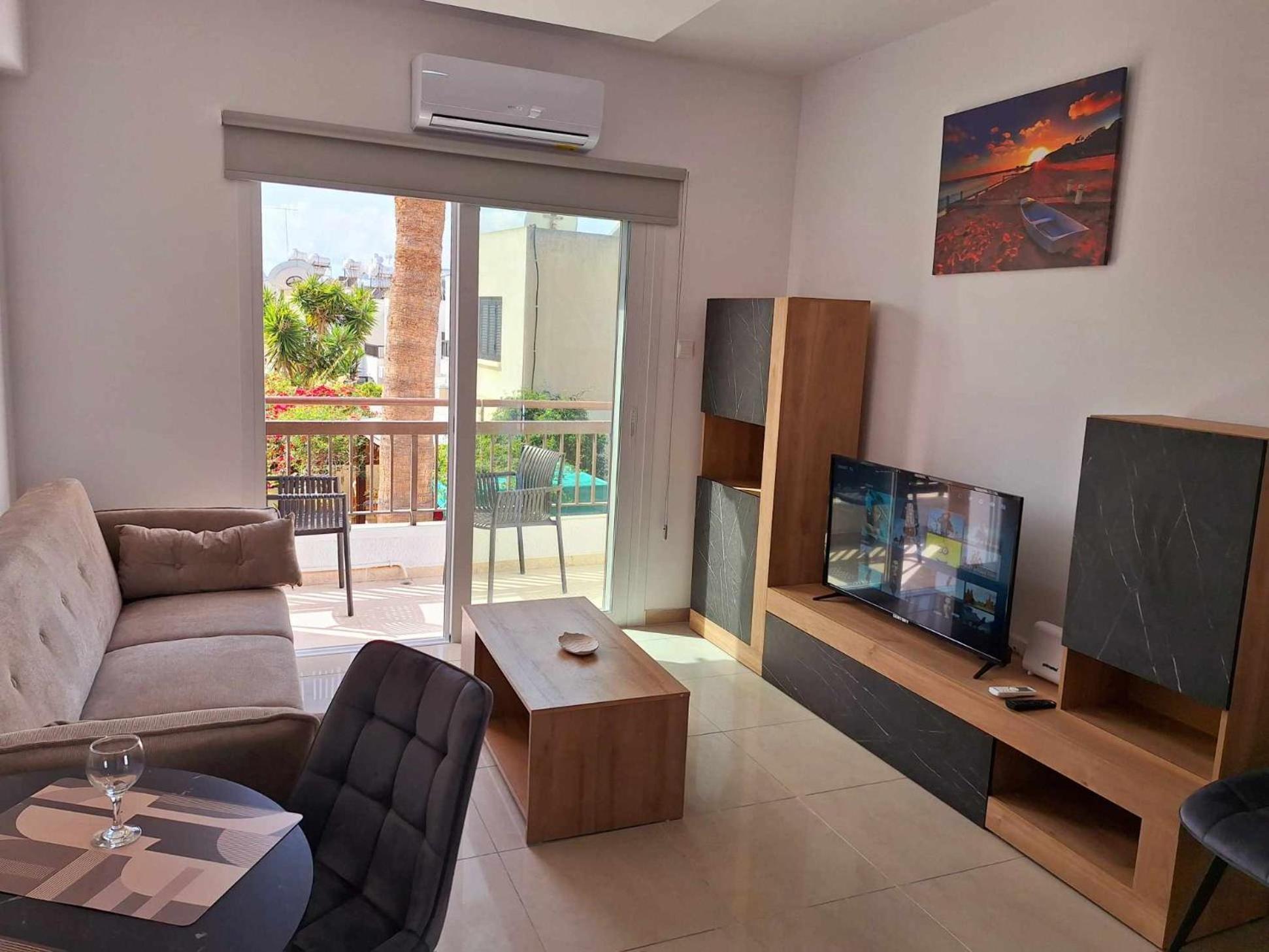 Stylish Apt Kato Paphos Close To Beach & Vibrant Harbor Life Esterno foto